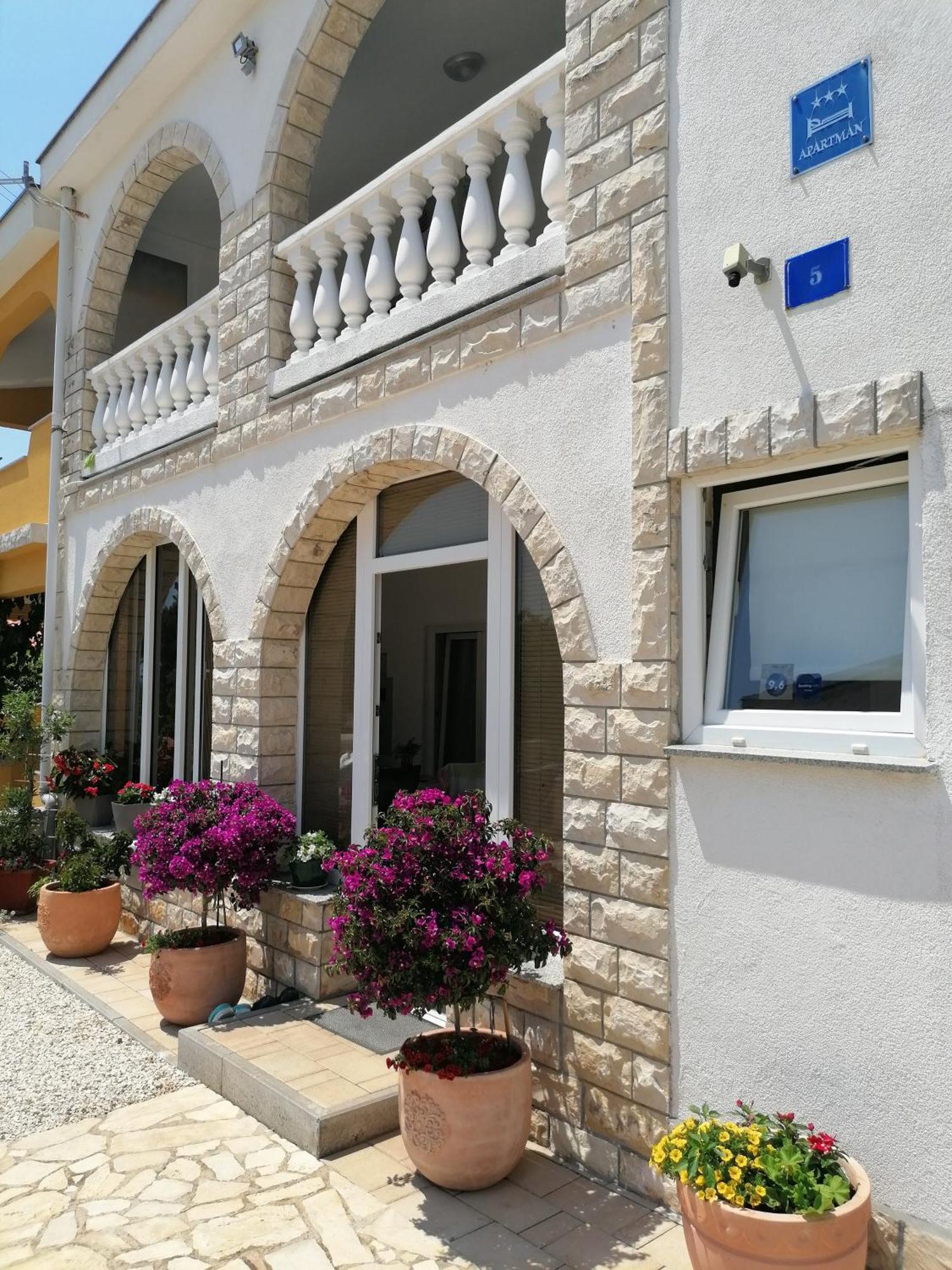 Apartment Megy Vir Zewnętrze zdjęcie