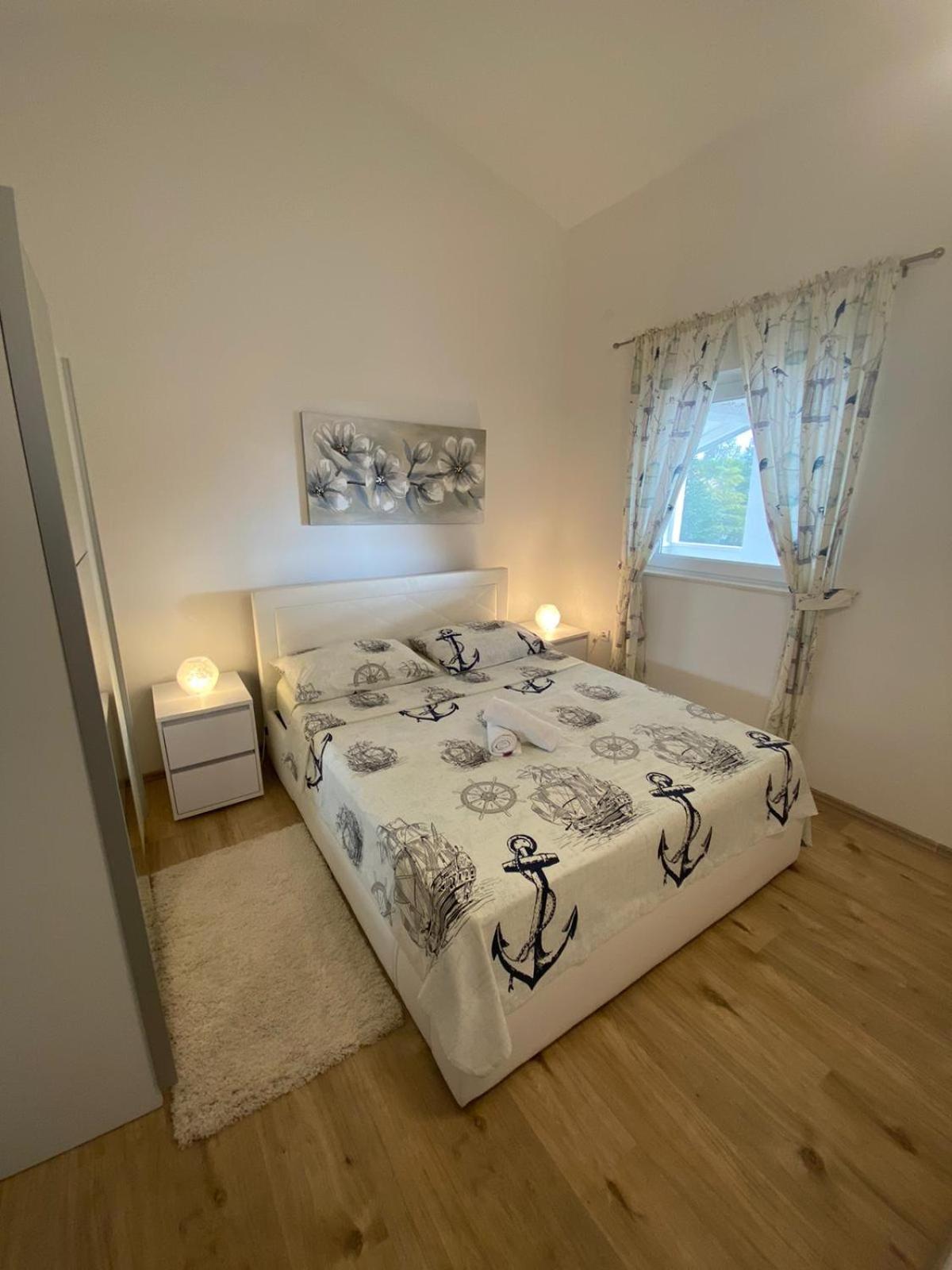 Apartment Megy Vir Zewnętrze zdjęcie